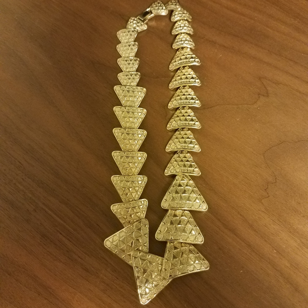 Vtg triangle gold tone stamped custome necklace